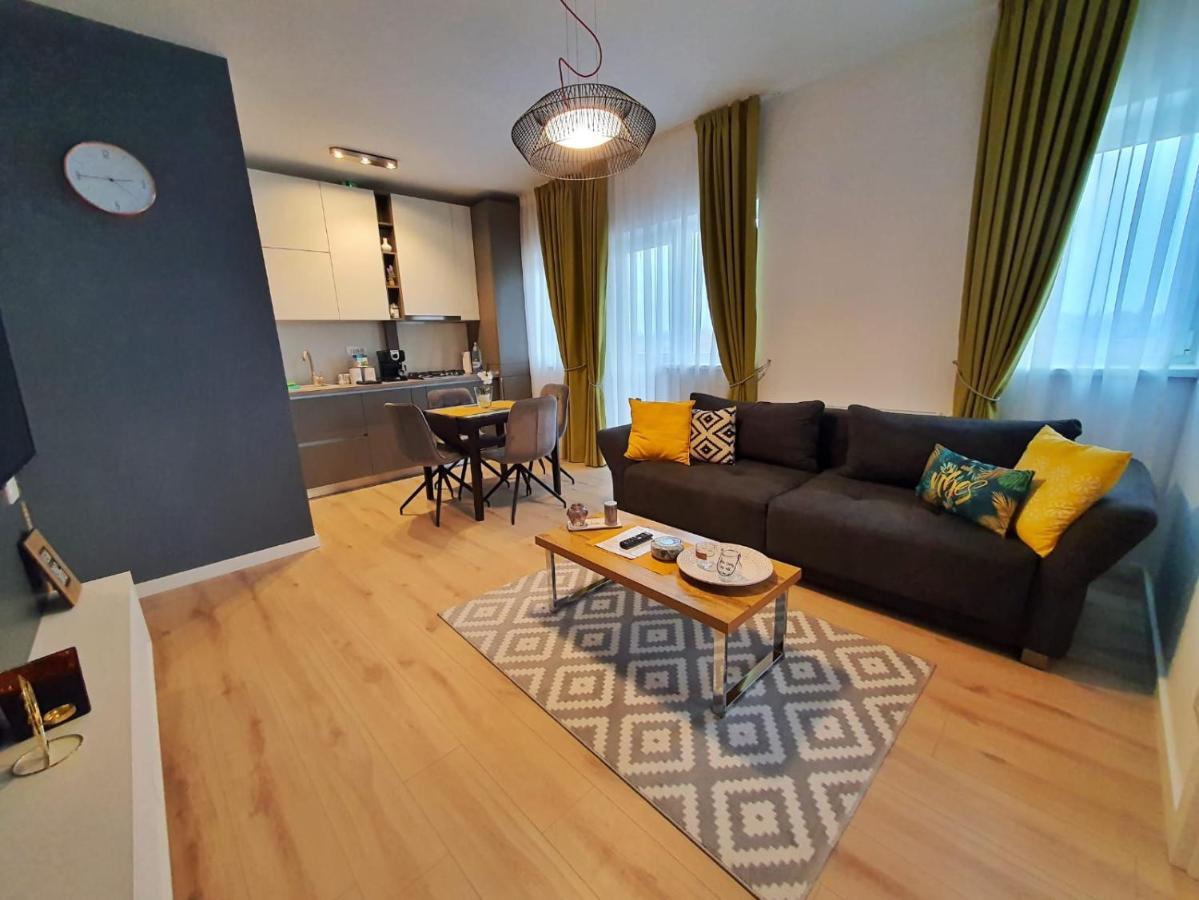 Elias Central Apartment - 2 Bedrooms & Free Parking Oradea Dış mekan fotoğraf